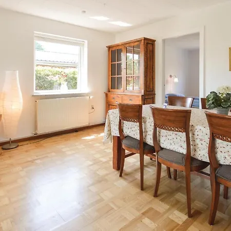 Three-bedroom Holiday In Дом отдыха Наксков