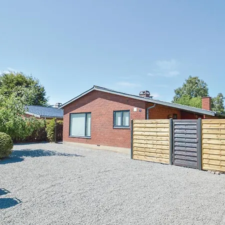 Дом отдыха Three-bedroom Holiday In