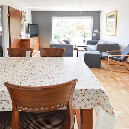 Three-bedroom Holiday In * Наксков