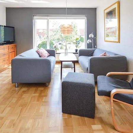 Three-bedroom Holiday In Дом отдыха *